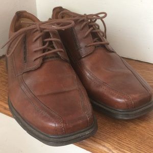 Clarks 8.5 W men's dress shoes brown leather
